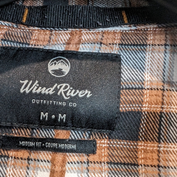 WindRiver woman's shirt size M - Picture 6 of 8